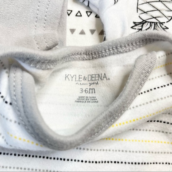 Kyle & Deena matching onesies 🍍 - Picture 3 of 3